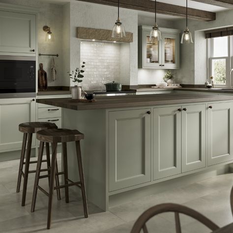 In need of green kitchen inspiration? Our new Elmbridge Sage Green In-Frame Kitchen will give you all the beaded shaker, luxury kitchen inspiration that you need. With its solid timber doors and woodgrain painted finish it is perfect for any kitchen design. This sage green shaker kitchen is perfect for your kitchen storage ideas and kitchen decor ideas. Finish with aged brass kitchen hardware and a dark oak countertop. In Frame Kitchen, Kitchen Howdens, Green Shaker Kitchen, Green Kitchen Island, Howdens Kitchens, Sage Kitchen, Frame Kitchen, Sage Green Kitchen, Green Kitchen Cabinets