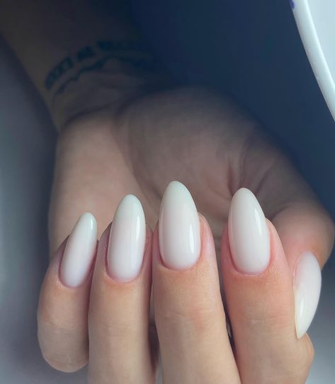 Milky White Oval Nails, White Nails Plain, Milk White Nails Design, White Nails Oval, Creamy White Nails, White Oval Nails, Nails Milky White, Nails Plain, Nails Milky