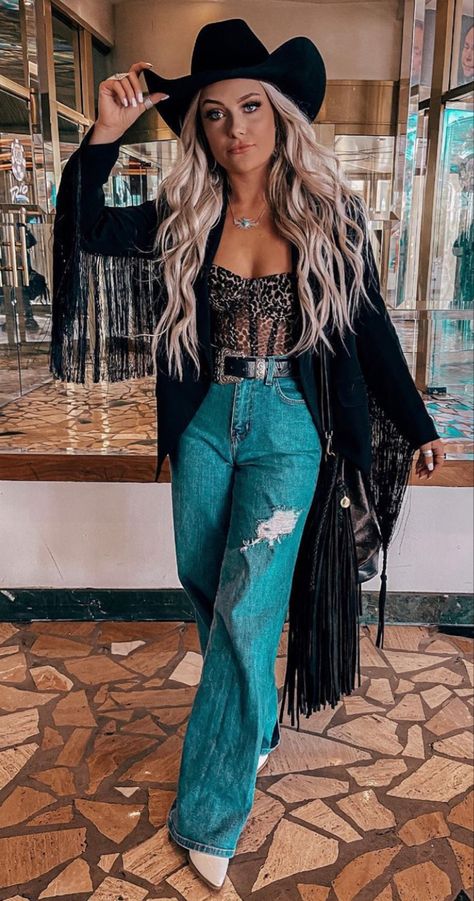 Country Bar Outfit, Mode Coachella, Traje Cowgirl, Nashville Style Outfits, Mode Country, Country Concert Outfit Ideas, Nfr Outfits, Country Concert Outfits, Country Bar