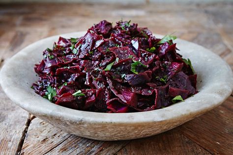 Cooked Red Cabbage, Vegetable Meals, Sweet And Sour Cabbage, Cabbage Vegetable, Red Cabbage Recipes, Braised Red Cabbage, German Foods, Braised Cabbage, Jamie Oliver Recipes