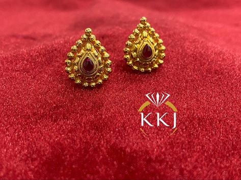 Antique Studs Gold, Ear Tops Gold, Ear Tops Gold Indian, Gold Chain Necklace Womens, Gold Earing, Ram Temple, Latest Earrings Design, Tops Gold, Black Gold Necklace