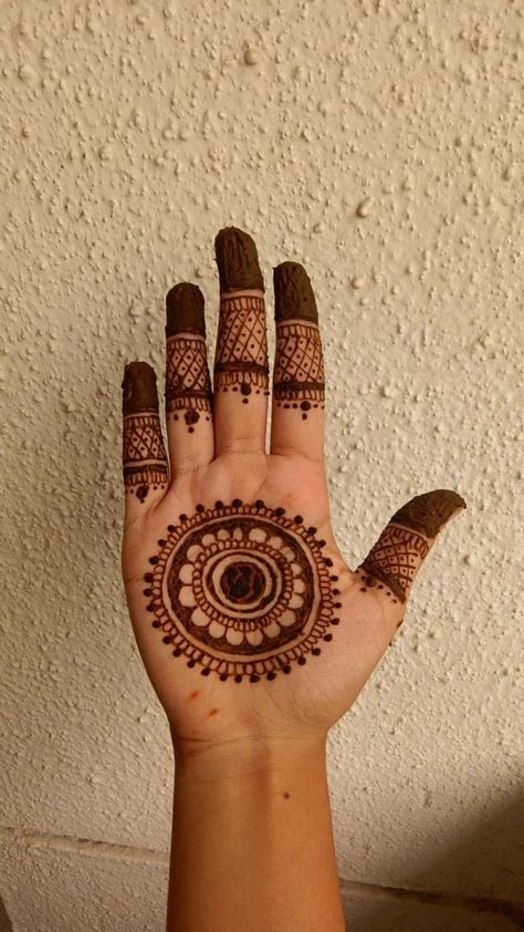 Aesthetic Mehendi Palms, Aesthetic Mehndi Designs Easy Palm, Front Hand Simple Mehendi Design Palm, Front Simple Mehndi Designs, Simple Palm Mehndi Design Aesthetic, Aesthetic Mehandi Designs Easy Palm, Aesthetic Mehndi Design Front Hand Easy, Aesthetic Small Mehendi Designs Palm, Mehendi Designs For Hands Simple Palm Aesthetic