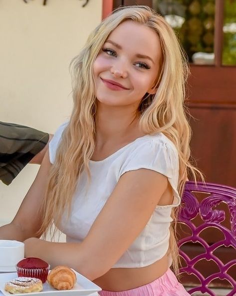 Dove Cameron Style, Redhead Girl, Brunette Girl, Dove Cameron, Synthetic Lace Front Wigs, Clueless, Descendants, Blonde Girl, Pretty People