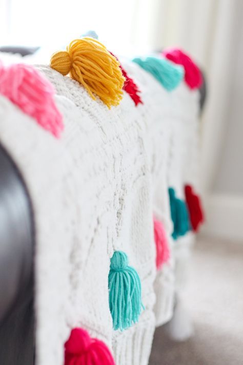 Anthropologie Tassel Blanket DIY; Anthropologie Andreas Throw Knockoff Knock Off Dupe Anthropologie Hacks, Anthropologie Pillow, Anthropologie Diy, Anthropologie Decor, Diy Anthropologie, Tassels Tutorials, Tea Towels Diy, Tassel Blankets, Anthropologie Inspired