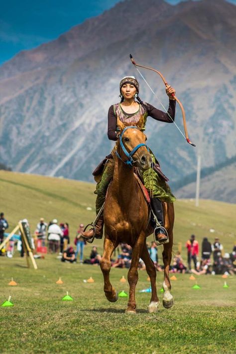 Wondering what it was like to attend the World Nomad Games 2018 in Kyrgyzstan? An honest account about my experience during the WNG, the athletes & nomadic traditions on show. World Nomad Games, Horse Archery, Adventure Backpack, World Cultures, People Of The World, Central Asia, Horse Girl, Mongolia, Archery