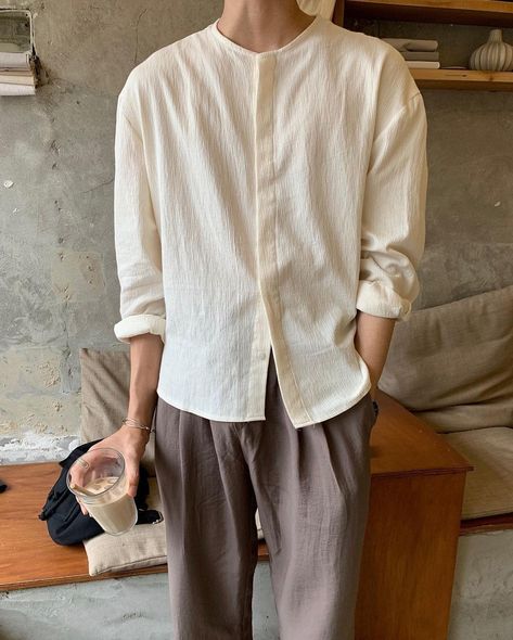 Korean Shirt Men, Linen Men Outfit, Linen Fashion Men, Simple Korean Outfits, Linen Shirt Outfit, Men Minimalist Fashion, 90s Street Style, Mens Western Wear, Cute Ootd