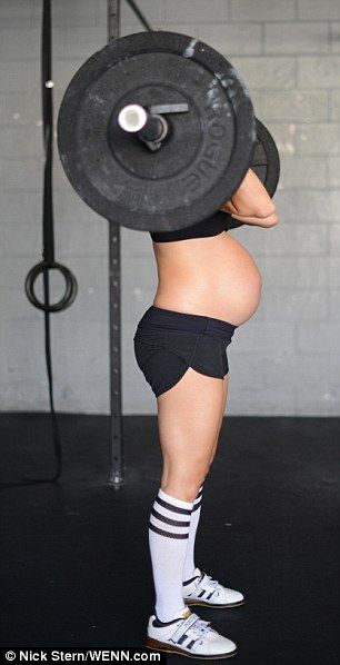 Pregnant Workout, Exercises For Back, Gym Pics, Diary Of A Fit Mommy, Post Insta, Mommy Workout, English Channel, Pumping Moms, Pregnant Mom