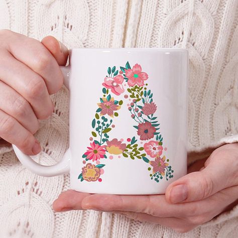 Sharpie Mug Designs, Monogram Coffee Mug, Painted Coffee Mugs, Diy Pottery Painting, Diy Mugs, Diy Bottle Crafts, Mug Art, Painted Cups, Mug