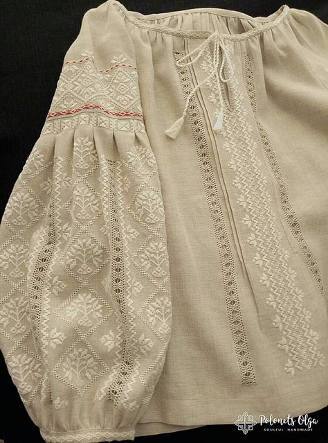 Love this ....😚 Ukrainian Vyshyvanka, Ukrainian Style, Salwar Kamiz, Estilo Hippie, Pakistani Dresses Casual, Casual Wear Dress, Dress Design Patterns, Mode Boho, Fashion Tops Blouse