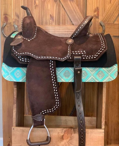 Western Riding Tack, Barrel Racing Tack Sets, Barrel Racing Tack Rodeo, Bling Horse Tack, Leather Horse Tack, Horse Tack Rooms, Aqha Horses, Diy Horse Barn, Roping Saddles