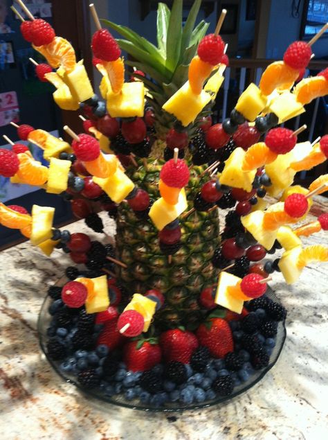 Rainbow fruit kabobs stuck in a pineapple with skewers Fruit Kabob Ideas, Kabob Ideas, Dip Dessert, Rainbow Fruit Kabobs, Fruit Kabob, Starbucks Cookies, Holiday Charcuterie, Smores Dip, Dessert Board