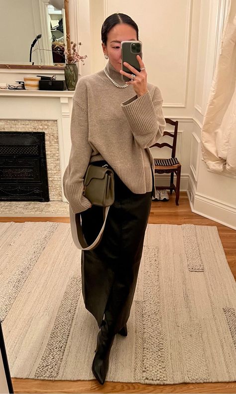 075/ What I'm Wearing: December 2023 - by Irene Kim (김애린) Kim Outfits, Sweatpant Outfits, Irene Kim, Navy Shirt Dress, Fashion Life, December 2023, Office Style, Rugby Shirt, Party Looks