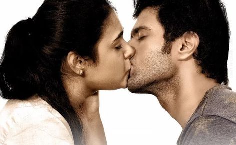 Vijay Devarakonda Lip to Lip Rowdy Vijay Devarakonda, Arjun Reddy, Lip Lock, Romantic Kiss Gif, Happy Kiss Day, Lip Kiss, Kiss Images, Full Hd 4k, Romantic Couple Images