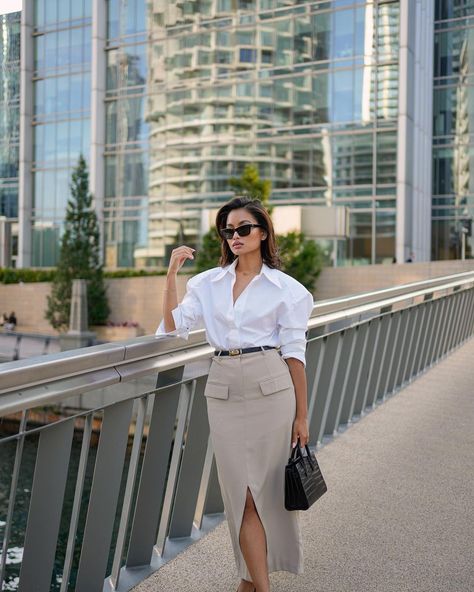 It’s September & Boiling hot 🥵 | Instagram Odd Muse, Girly Style Outfits, Mode Rock, Blazer Outfits For Women, Beige Skirt, Long Skirt Outfits, Stylish Work Attire, Sophisticated Outfits, Beige Outfit