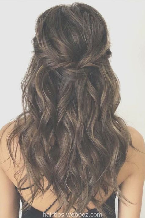 Curl Hairstyle, Medium Brunette Hair, Bridemaids Hairstyles, Wedding Hair Half, Vacation Hairstyles, Wedding Hairstyles Bride, Long Hairstyle, Pin Hair, Trendy Hairstyle