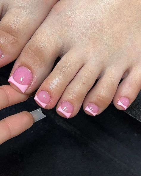 Summer Toe Nail Colors - Chic Pedicure Designs for All Skin Tones Pink Base French Tip Toes, Pink Toe Nail Designs, Chic Pedicure, Toe Nail Colors, French Toe Nails, Pink Toe Nails, Classy Acrylic, Pedicure Nail Designs, French Pedicure