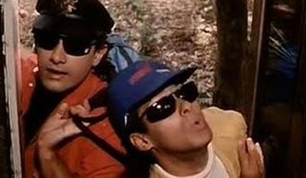 Andaz Apna Apna Funny Movie Clips, Andaz Apna Apna, Legendary Pictures, Retro Bollywood, 90s Bollywood, Happy Friendship Day, Aamir Khan, Pic Pose, Funny Posters