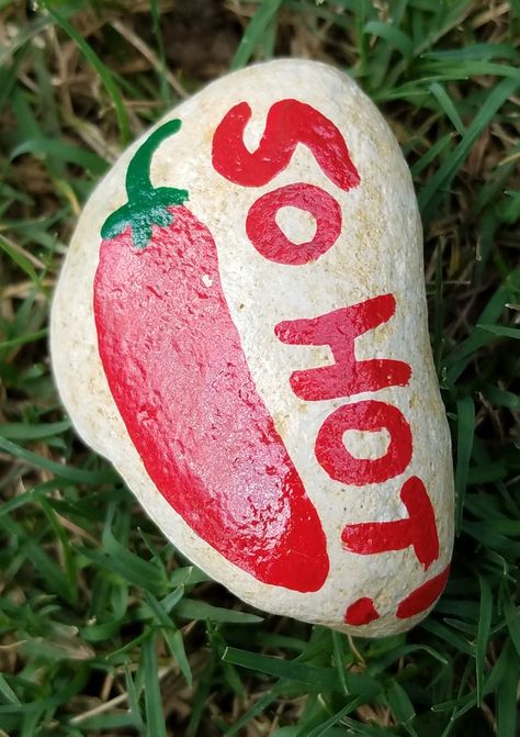 So hot! / pepper painted rock Pie Rock Painting, Rock Finding, Pebbles Craft, Wine Drawing, Decorative Rocks, Paint Rocks, Art Pierre, Stone Art Painting, Painted Rocks Craft