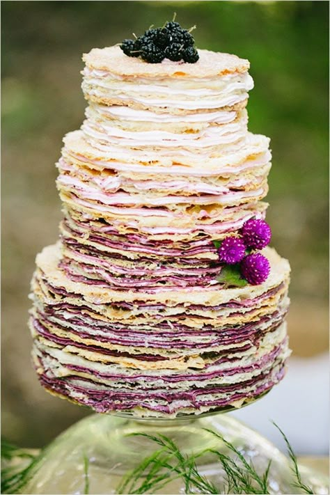 wedding crepe cake Wedding Cake Chic, Alternative Wedding Cakes, Wedding Cake Ombre, Wedding Cake Alternatives, Traditional Wedding Cakes, Traditional Wedding Cake, Torte Cupcake, Classic Wedding Cake, Crepe Cake