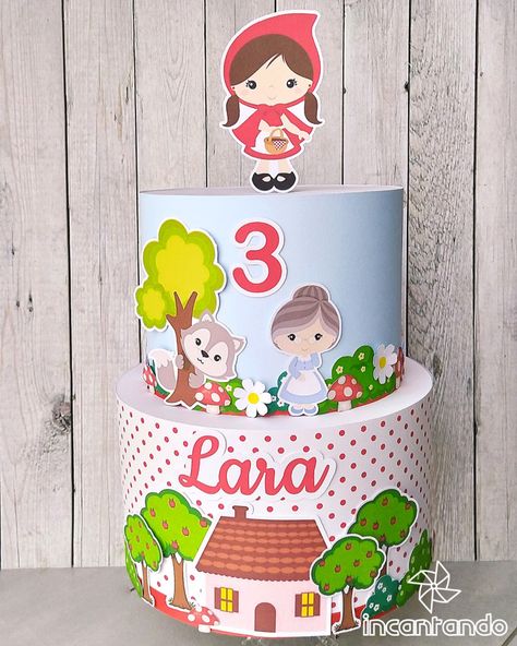 Torta scenografica in cartoncino tema Cappuccetto Rosso per il terzo compleanno di Lara - Red Riding Hood cardstock dummy cake

#incartando_incantando #compleannobimba #compleannocappuccettorosso #festacappuccettorosso #tortacappuccettorosso #sweettablecappuccettorosso #tortadicompleanno #tortascenografica #tortacartoncino #redridinghoodcake #redridinghoodparty #redridinghoodbirthday #dummycake #birthdaycake Dummy Cake, Paper Cake, Red Riding Hood, Cake Ideas, Cricut, Cake, Instagram