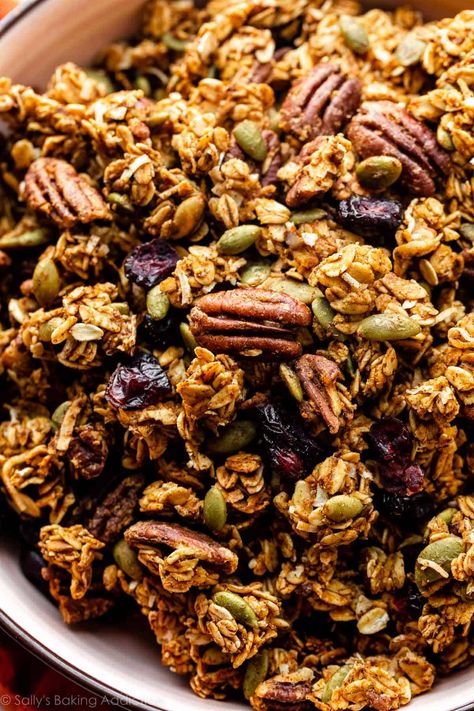 Pumpkin Granola Recipe, Pumpkin Protein Smoothie, Pumpkin Spice Granola, Pumpkin Granola, Sallys Baking, Fall Goodies, Granola Recipe Homemade, Sally's Baking, Unsweetened Coconut