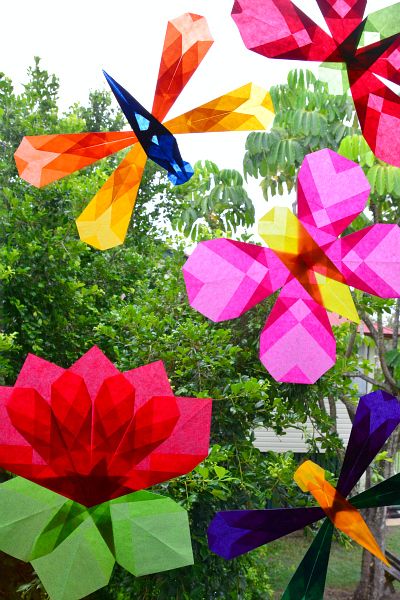 Kite Paper Crafts, Window Stars, Origami Decoration, Waldorf Crafts, Easter Decorations Christian Church, Paper Butterfly, Giant Paper Flowers, Easter Decorations Christian, Paper Flower Tutorial