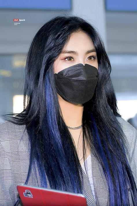 Aisha Everglow, Yuehua Entertainment, Kpop Outfits, Ulzzang Girl, K Idols, Blue Hair, Kpop Idol, South Korean Girls, Asian Beauty