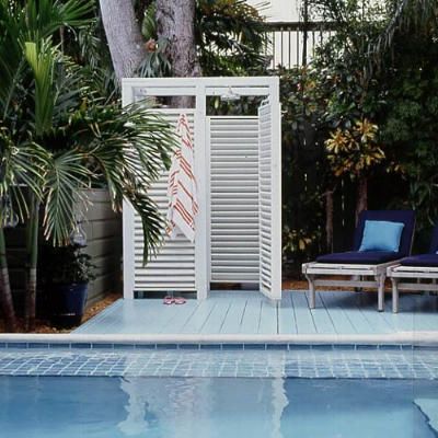 outdoor shower Outdoor Pool Bathroom Ideas, Outdoor Toilet Ideas, Outdoor Pool Bathroom, Pool Changing Rooms, Outdoor Shower Enclosure, Simple Pool, Outdoor Bathroom Design, Outdoor Toilet, Keys To Success