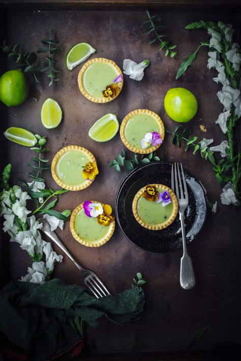 Matcha Lime Tartlets Lime Tartlets, Green Tea Dessert, Matcha Pudding, Matcha Green Tea Recipes, Sweet Matcha, Lime Tart, Sweet Pies, Green Tea Recipes, Cheesecake Pie