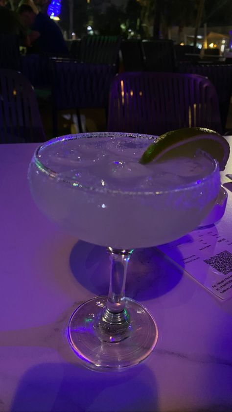 Margarita Drink Aesthetic, Margarita Cocktail Aesthetic, Casamigos Aesthetic, Margarita Core, Margarita Aesthetic, Shots Aesthetic, Virgin Margarita, Margarita Drink, Pretty Alcoholic Drinks