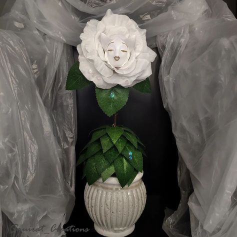 Alice In Wonderland Flower Garden, White Rose Alice In Wonderland, Alice In Wonderland Gift Ideas, Alice In Wonderland White Rose, Alice In Wonderland Roses, Alice In Wonderland Sculpture, Flowers Alice In Wonderland, Alice In Wonderland Props, Alice In Wonderland Crafts