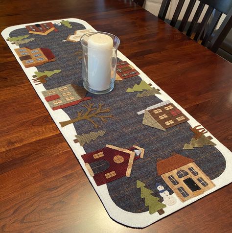 Winter Wool Applique Table Runners, Primitive Wool Applique Patterns, Winter Applique Patterns, Wool Applique Table Runner, Christmas Quilt Runner, Christmas Applique Patterns, Sewn Christmas Ornaments, Applique Table Runner, Penny Rug Patterns