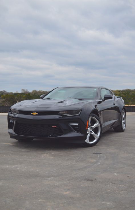 Black Camero Cars, Chevrolet Camaro Aesthetic, Camaro Aesthetics, Cheverlot Camaro, Camaro 2018, Chevrolet Camaro Black, Camaro Black, Black Camaro, Camaro 2ss