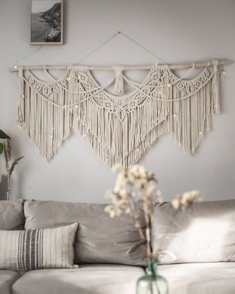 Large Macrame Wall Hanging Diy, Large Macrame Wall Hanging Tutorial, Macrame Wall Hanging Over Bed, Large Macrame Wall Hanging Pattern, Macrame Wall Decor Ideas, Big Macrame Wall Hanging, Wide Macrame Wall Hanging, Macrame Wall Hanging Living Room, Macrame Wall Hanging Ideas