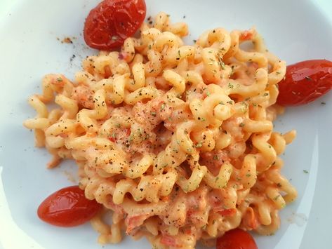 Long Fusilli Pasta, Long Fusilli Pasta Recipes, Fusilli Pasta Recipes, Fusilli Pasta Recipe, Fusilli Recipes, Red Pepper Pesto, Pasta With Pesto, Pepper Pesto, Italian Entrees