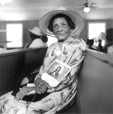 Parishioner, Pleasant Grove Missionary Baptist Church.  Coahoma Co., Mississippi Baptist Church Aesthetic, African American Artwork, Church Aesthetic, Pleasant Grove, Black Americana, Black Church, Church Hat, Vintage Black Glamour, Black Photography