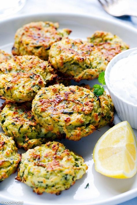 oven-baked-zucchini-feta-cakes-fritters-low-fat Oven Baked Zucchini, Cursed Doodles, Veggie Appetizers, Zucchini Fritters Recipe, Zucchini Feta, Baked Zucchini, Bake Zucchini, Fritter Recipes, Zucchini Recipes