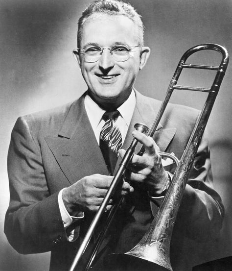 40s Music, Tommy Dorsey, Musician Portraits, Classic Jazz, Face The Music, Jazz Artists, Swing Dance, Jazz Band, Band Music