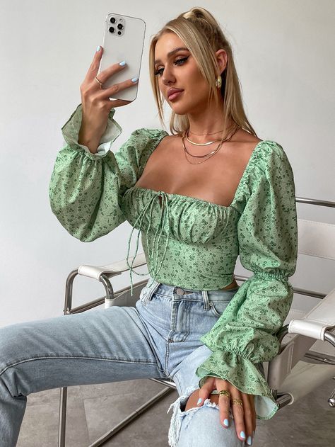 Floral Top Outfit, Ditsy Floral Top, Fashion Nova Outfits, Ditsy Floral Print, Boho Patterns, Summer Blouses, Flounce Sleeve, Long Puff Sleeves, Floral Print Tops