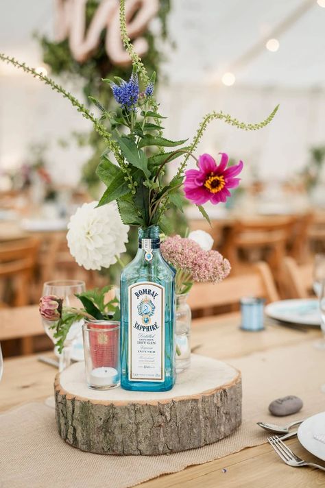 Gin Bottle Flowers Wedding, Diy Marquee Wedding, Flowers In Gin Bottles, Wedding Marquee Decoration Rustic, Diy Wedding Centrepiece, Gin Bottles Decoration, Rustic Wedding Decor Summer, Wedding Tipi Decorations, Rustic Marquee Wedding