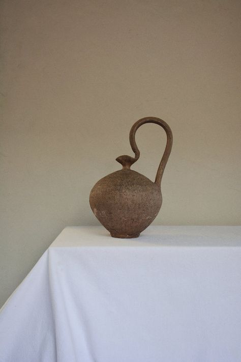 Clay Wall Vase, Vase Aesthetic, Pottery Handles, Ap Portfolio, Mocha Mousse, Beautiful Vases, Pottery Vases, Nature Vintage, Pottery Handbuilding