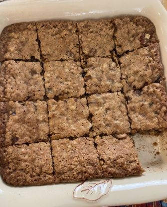 This is a thick, satisfying, tender, and chewy bar cookie/blondie. A perfect holiday recipe! Don't overcook, as you want these to be moist. I got this recipe from a great online blog, "Baking Bites". Oatmeal Raisin Squares, Oatmeal Raisin Bar Cookies, Oatmeal Raisin Cookie Bars Recipes, Small Batch Bar Cookies, Oatmeal Raisin Bars Recipe, Raisin Bars Recipe, Bar Cookies 9x13, Oatmeal Raisin Cookie Bars, Oatmeal Cookie Bars Recipes