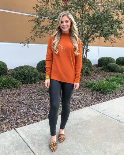 Light Orange Sweater Outfit, Orange Top Outfit Winter, Burnt Orange Sweater Outfit Fall, How To Wear Orange, Orange Top Outfit Fall, Burnt Orange Sweater Outfit, Fall Work Attire, Orange Top Outfit, Orange Sweater Outfit