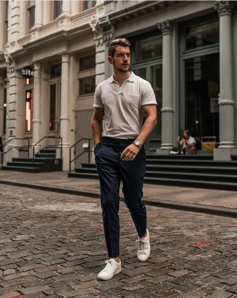 White Trainers Men Outfit, Men White Shoes Outfits, Lowtop Converse Outfit, Black Chinos Men Outfits, Navy Stripes Outfit, White Sneakers Outfit Men, White Nike Outfit, White Trainers Men, Office Outfit Men