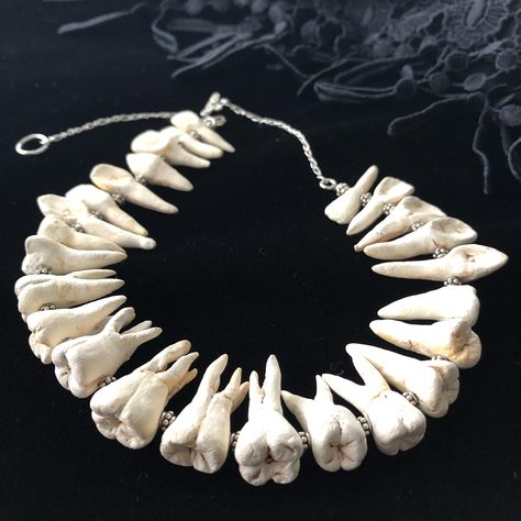 bone necklace for harrow cosplay on reddit by AraneaTheEczema Bone Clothes, Nona The Ninth, Harrow The Ninth, Gideon The Ninth, Ninth House, Locked Tomb, Cosplay Inspo, Mad Women, House Clothes