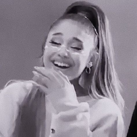 Ariana Grande smile laugh photo Ariana Grande Smile, Ariana Grande Smiling, Smile Gif, Ariana Grande Gif, Ariana Grande Cute, Genuine Smile, Vogue Spain, Ariana G, Charlies Angels