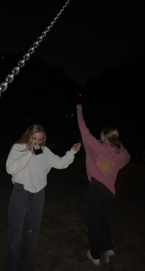 Teenage girls drinking in the night. They are both standing and putting there arms up. One of them is holding a bottle. Teenage Drinking Party, Turn Up Aesthetic, Teenage Drinking, Teen Party Aesthetic, Aesthetic Alcohol, Drinking Outside, Teen Drinks, Summer Party Drink, Summer Vibes Friends