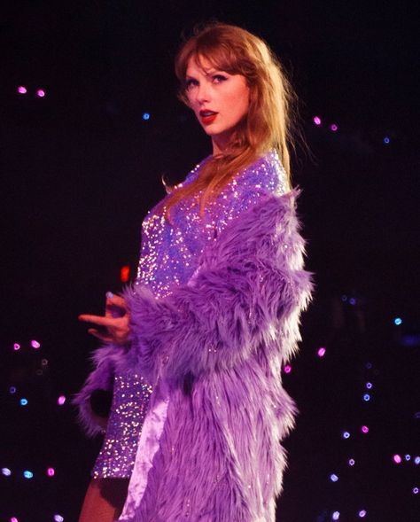 best of swift ❁ on X: "i feel the lavender haze creeping up on me 💜 https://t.co/nWV8E9BycT" / X Eras Tour Photos, Eras Tour Midnights, Taylor Pics, Midnights Era, Real Barbie, Taylor Purple, Lavender Haze, Swift Tour, Taylor Swift Posters