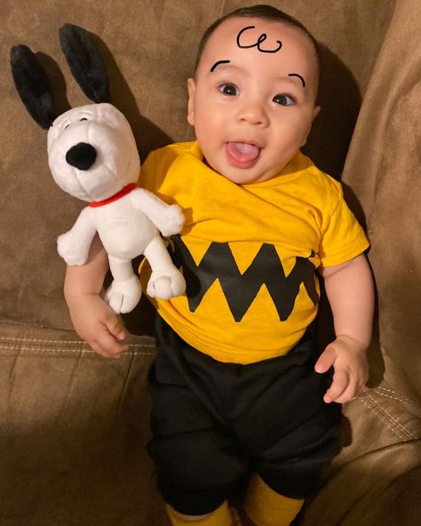 Baby Halloween Costume #baby #infant #charliebrown #snoopy #halloween #costume Brown Halloween Costumes, Snoopy Halloween Costume, Charlie Brown Halloween Costumes, Charlie Brown Costume, Snoopy Baby, Baby Halloween Costume, Charlie Brown Halloween, Baby Snoopy, Snoopy Halloween