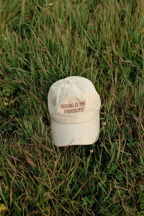 Take a hike and bring your favorite new hat with you! Hat Advertising Photography, Baseball Hat Photography, Beanie Product Photography, Hat Branding Ideas, Cap Photoshoot Ideas, Sombreros Aesthetic, Hat Product Photography, Baseball Hat Aesthetic, Hat Photoshoot Ideas